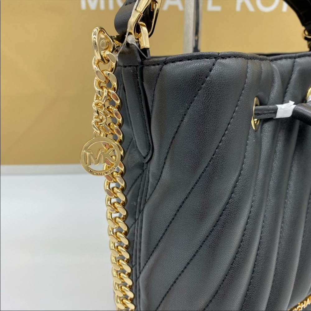 MICHAEL KORS SMALL BUCKET XBODY BLACK - Picture 16 of 16